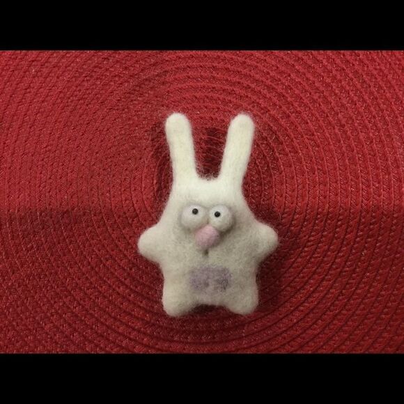 HANDMADE Brooch-rabbit   - Picture 1 of 2